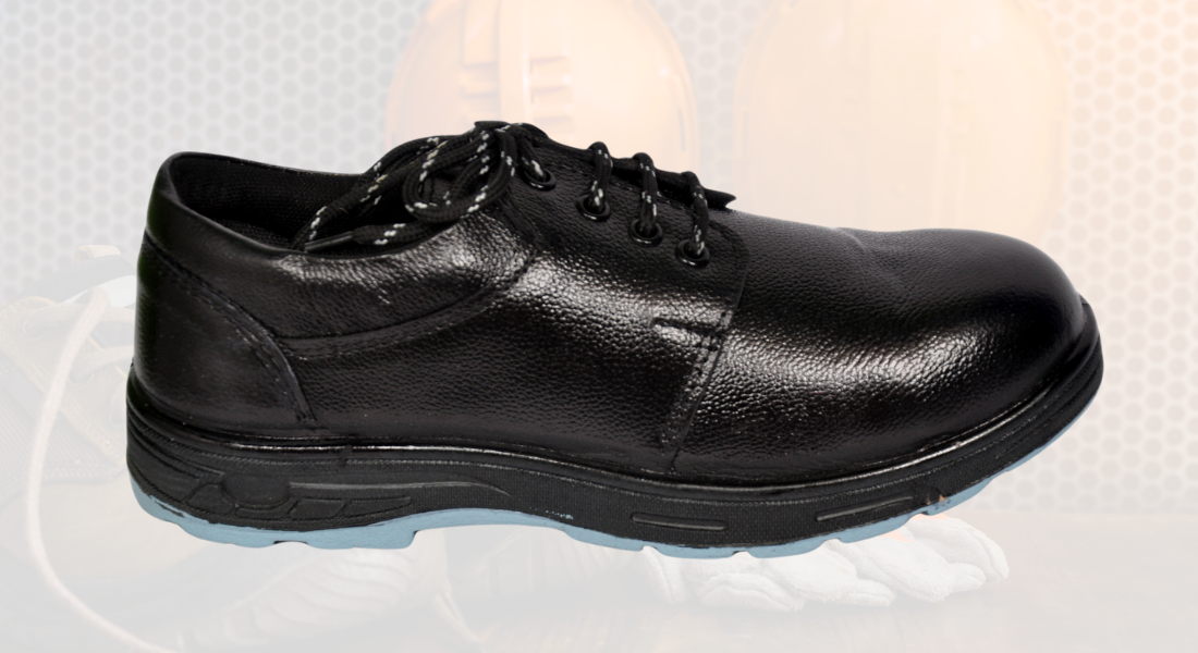 Lightweight PVC safety shoes